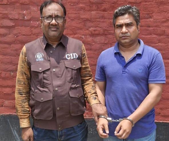 ভিসা জালিয়াতি ও মানবপাচারের অভিযোগে বিমান কর্মকর্তা গ্রেপ্তার