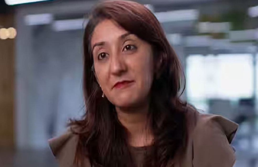 প্রতিদিন আকাশপথে অফিসে যান মালয়েশিয়ার ‘সুপার কমিউটার’ রেচেল